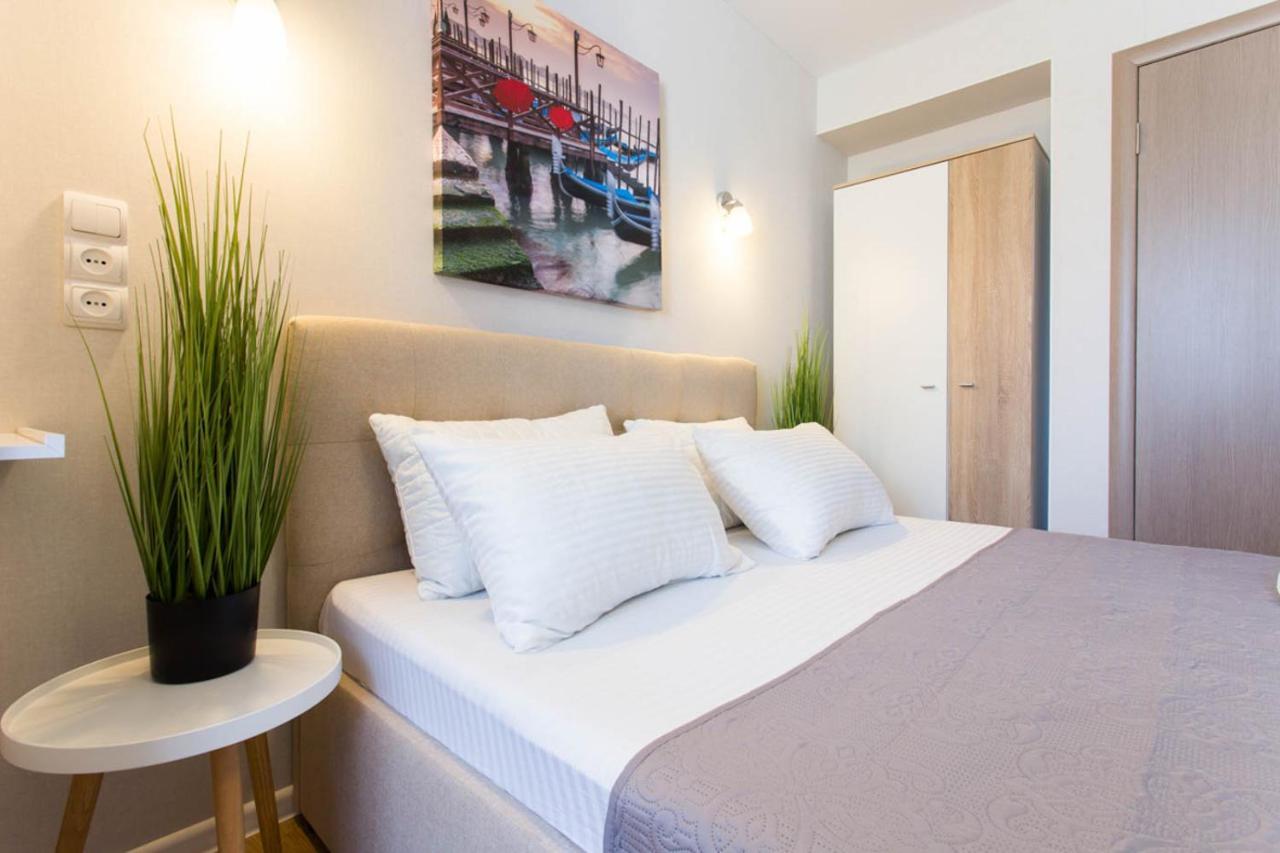 Apartment In The City Center - Gimnasiyna Naberezhna 24A-1 Kharkiv Eksteriør bilde