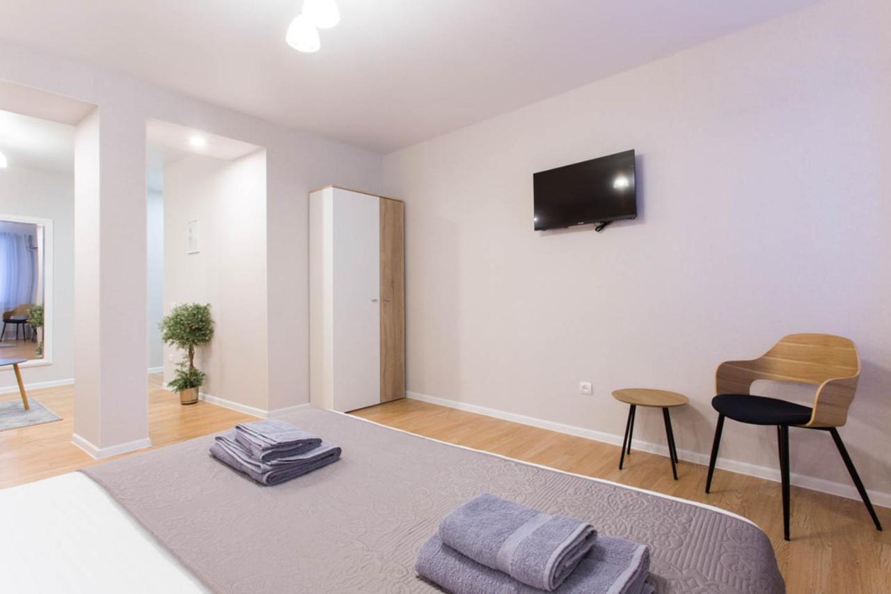 Apartment In The City Center - Gimnasiyna Naberezhna 24A-1 Kharkiv Eksteriør bilde