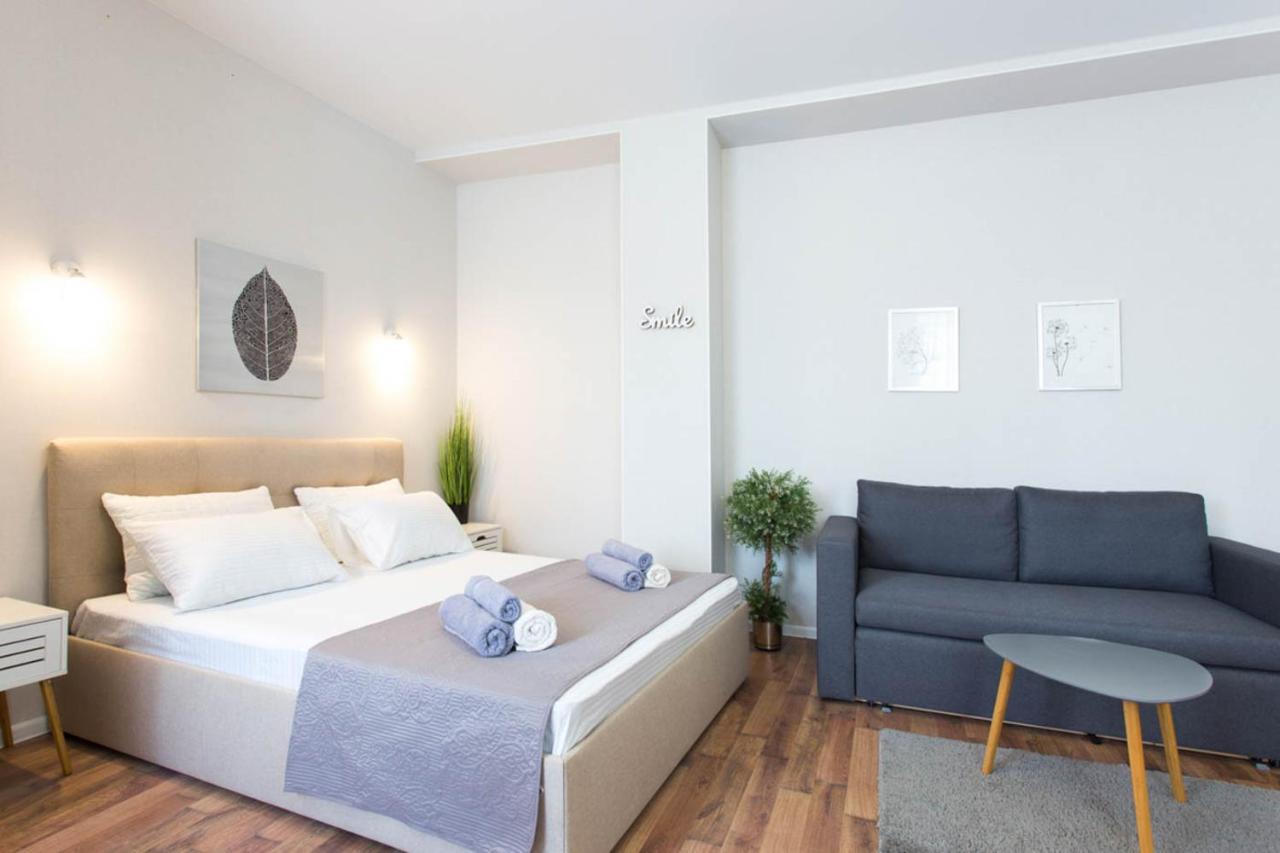 Apartment In The City Center - Gimnasiyna Naberezhna 24A-1 Kharkiv Eksteriør bilde