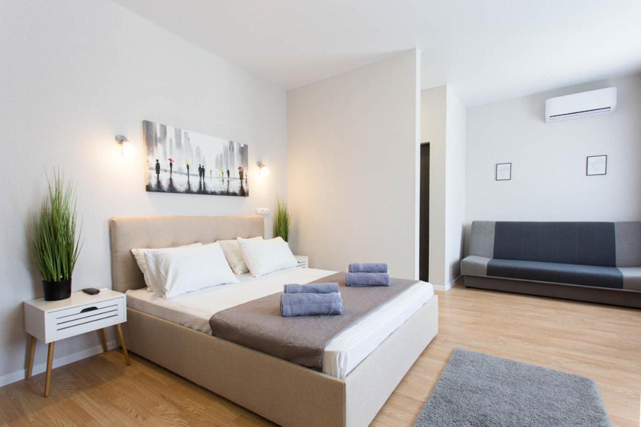 Apartment In The City Center - Gimnasiyna Naberezhna 24A-1 Kharkiv Eksteriør bilde