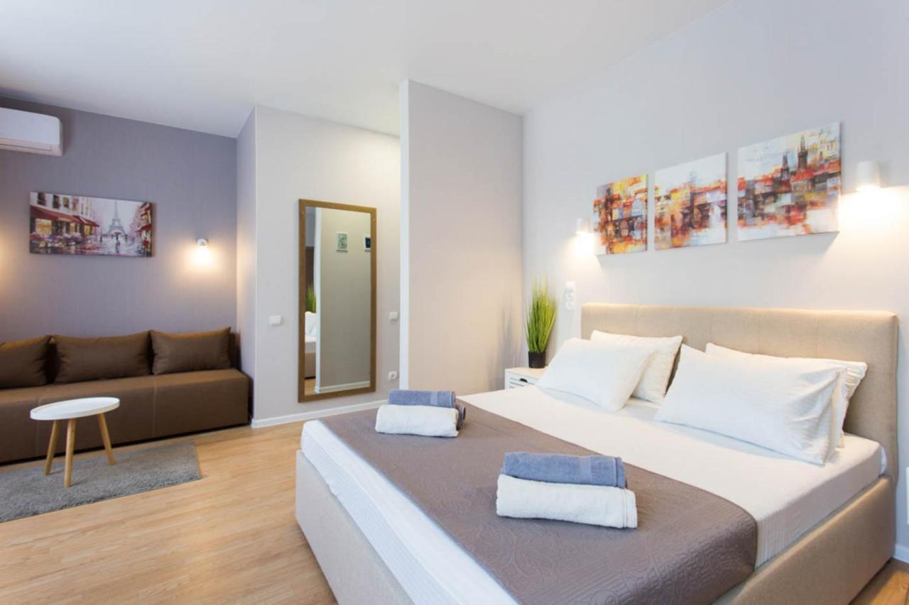 Apartment In The City Center - Gimnasiyna Naberezhna 24A-1 Kharkiv Eksteriør bilde