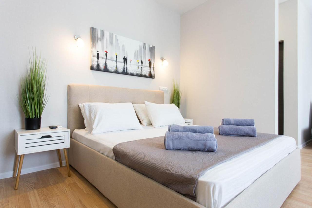 Apartment In The City Center - Gimnasiyna Naberezhna 24A-1 Kharkiv Eksteriør bilde