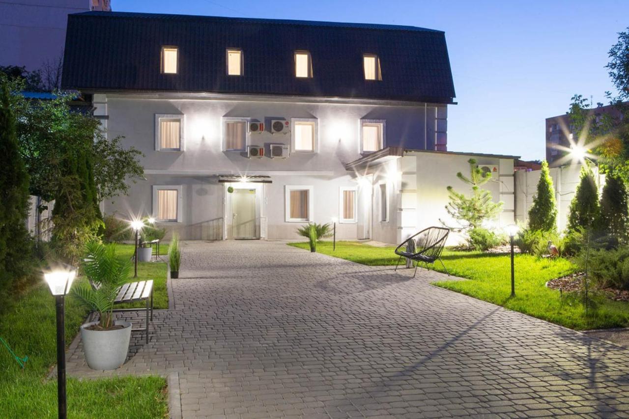 Apartment In The City Center - Gimnasiyna Naberezhna 24A-1 Kharkiv Eksteriør bilde