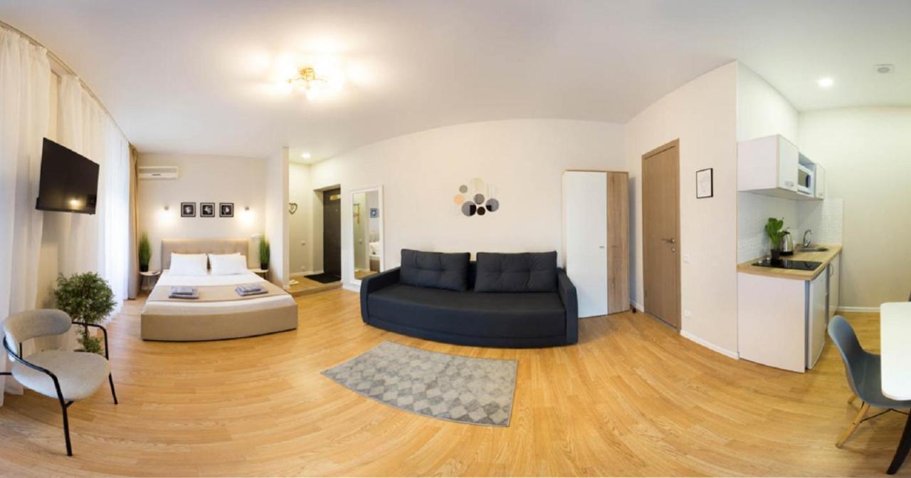 Apartment In The City Center - Gimnasiyna Naberezhna 24A-1 Kharkiv Eksteriør bilde
