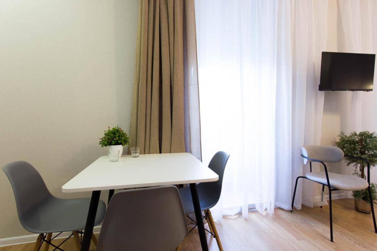 Apartment In The City Center - Gimnasiyna Naberezhna 24A-1 Kharkiv Eksteriør bilde