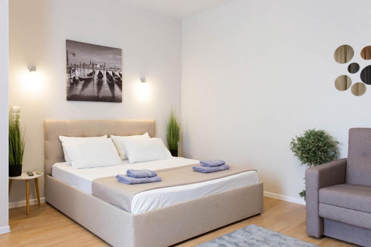 Apartment In The City Center - Gimnasiyna Naberezhna 24A-1 Kharkiv Eksteriør bilde