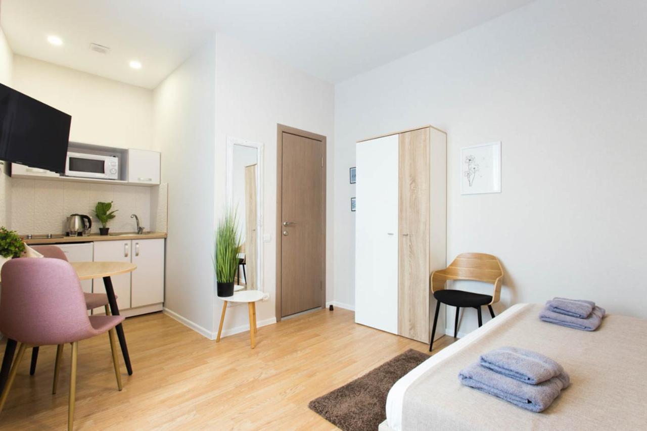Apartment In The City Center - Gimnasiyna Naberezhna 24A-1 Kharkiv Eksteriør bilde