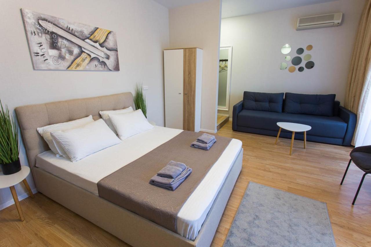 Apartment In The City Center - Gimnasiyna Naberezhna 24A-1 Kharkiv Eksteriør bilde