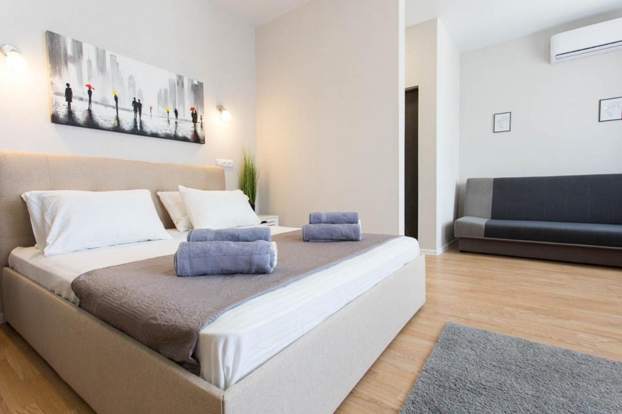 Apartment In The City Center - Gimnasiyna Naberezhna 24A-1 Kharkiv Eksteriør bilde